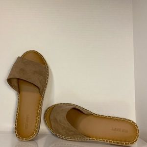 Old Navy flat sandals. Great casual look!